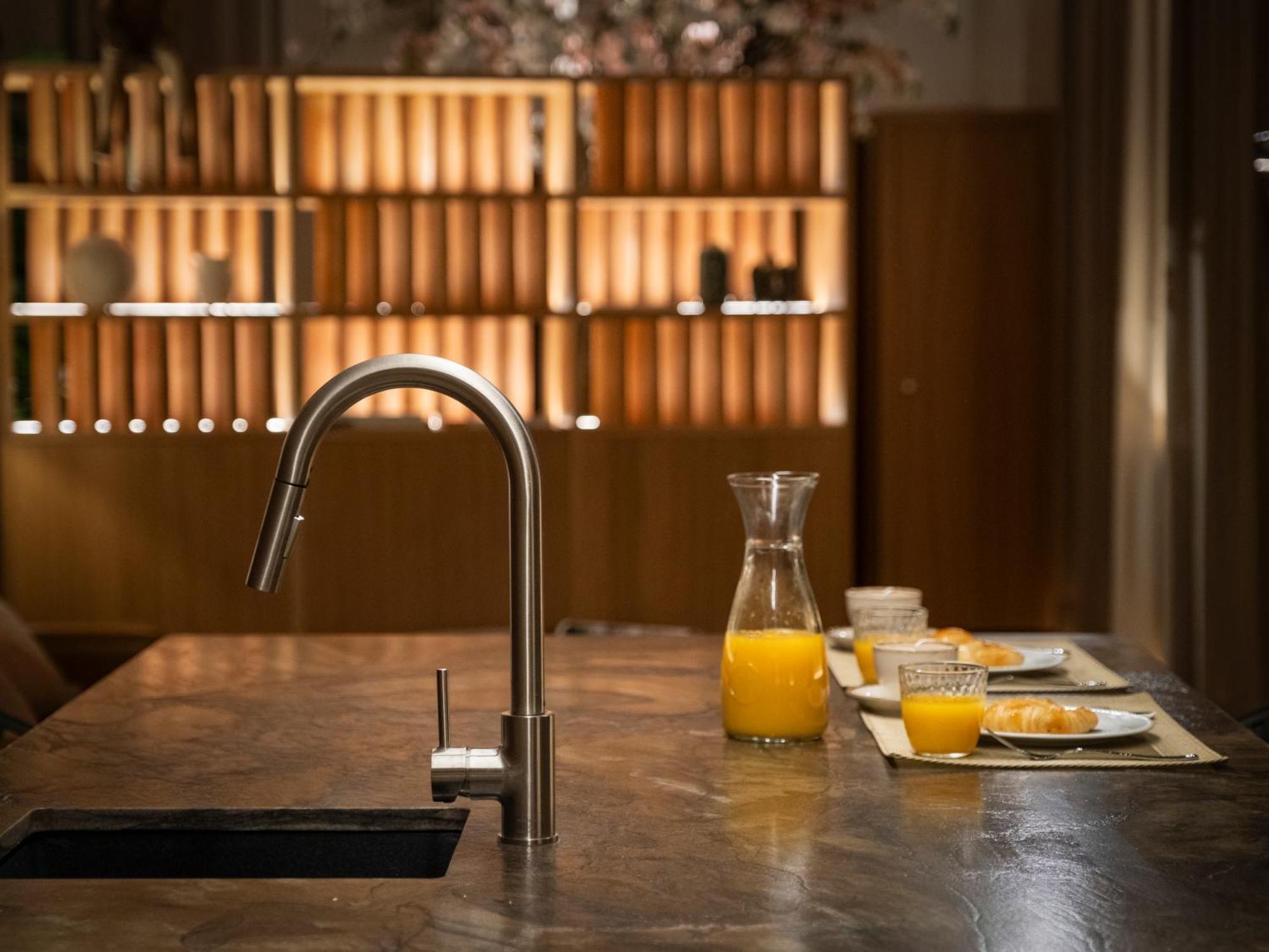 City Center - Avenue Luxury Apartment - Private Free Parking Sevilla Bagian luar foto