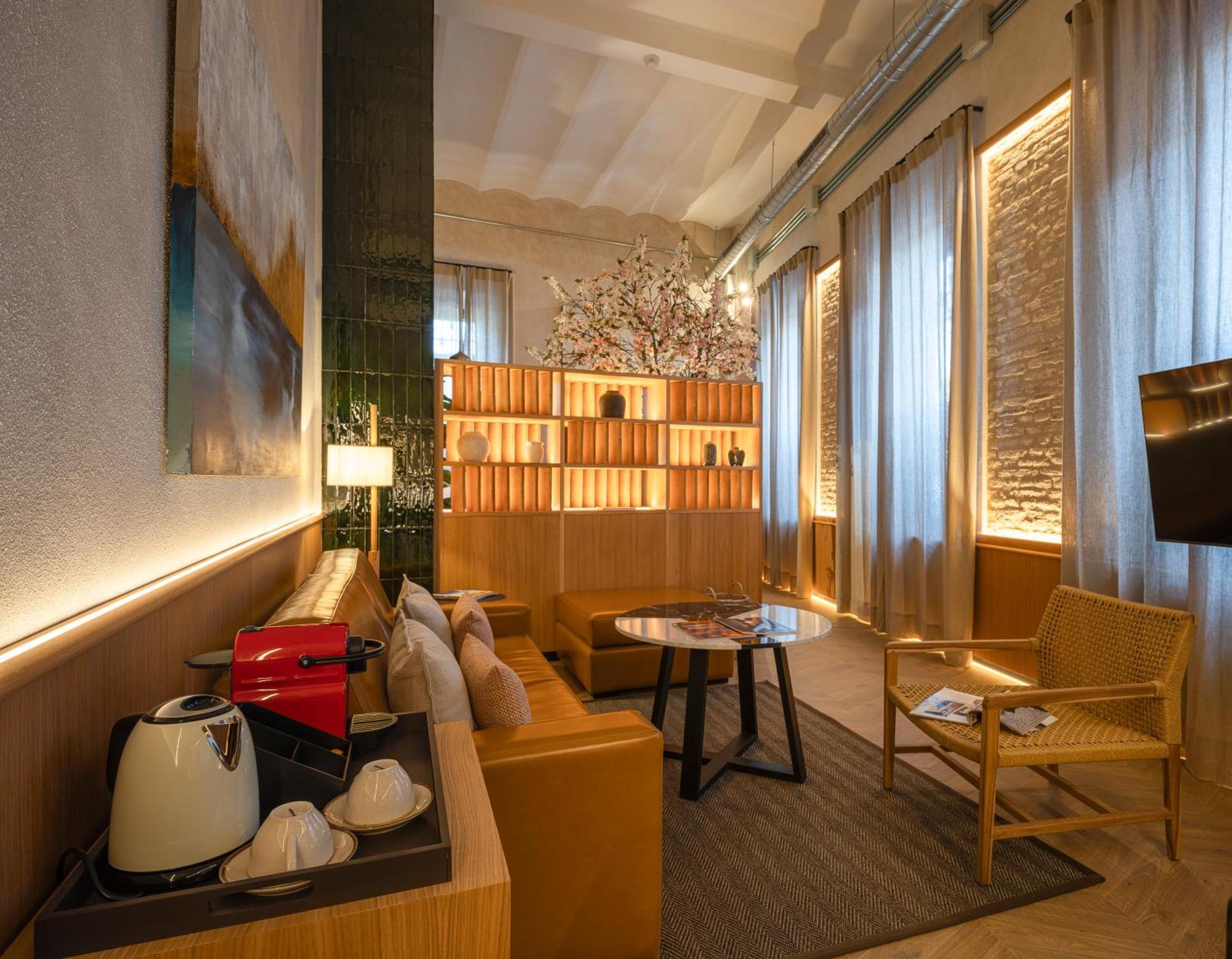 City Center - Avenue Luxury Apartment - Private Free Parking Sevilla Bagian luar foto